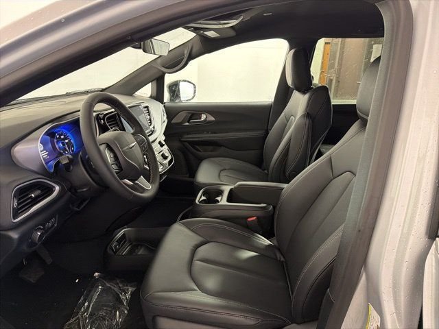 2026 Chrysler Voyager LX - Photo 14