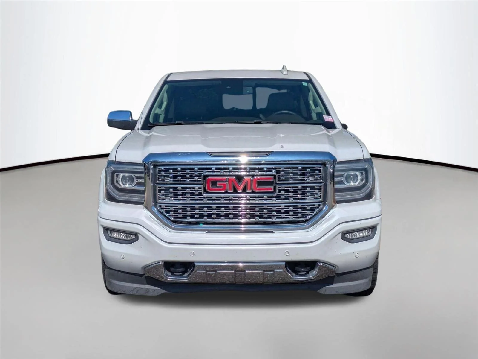 Used 2016 White Frost Tricoat GMC Denali image 2