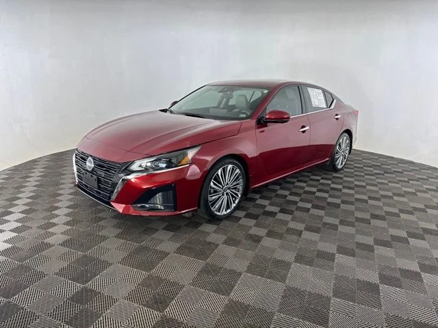 Used 2023 Red Nissan 2.5 SL image 3