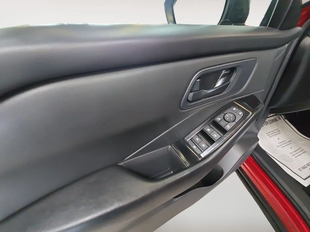 Used 2024 Red Nissan S image 10