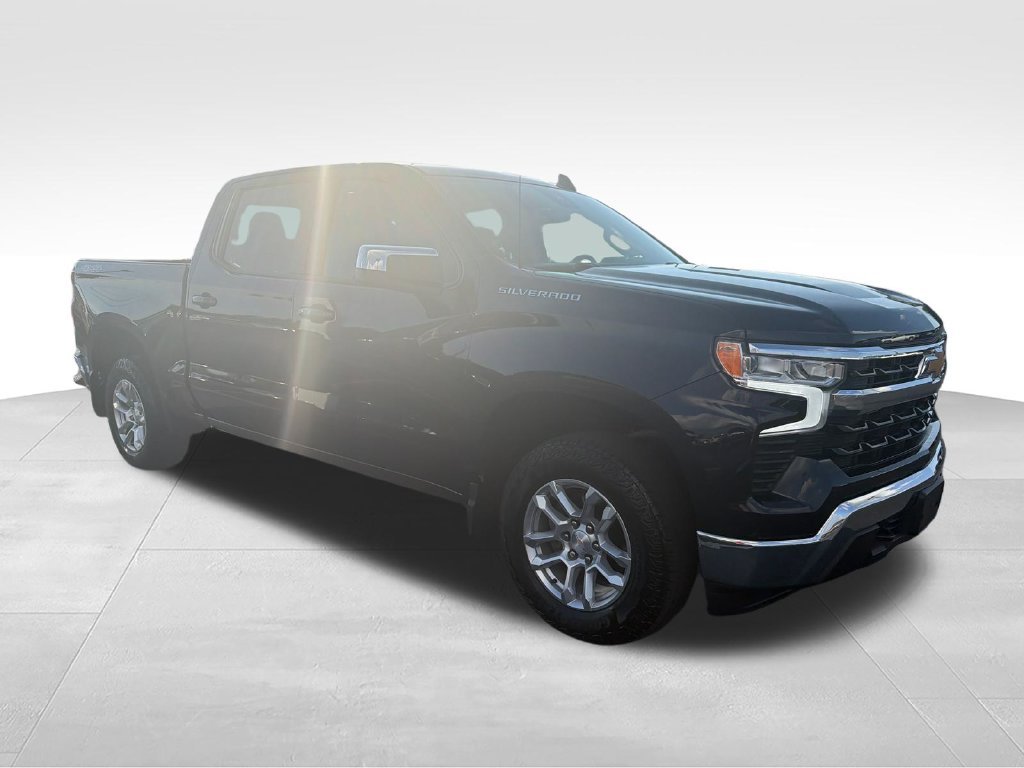 Used 2024 Gray Chevrolet LT image 8