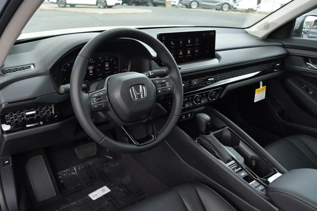 New 2026 Urban Gray Pearl Honda EX-L Hybrid image 10