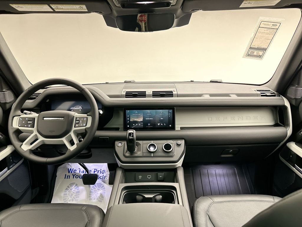 Used 2024 Santorini Black Metallic Land Rover S image 5