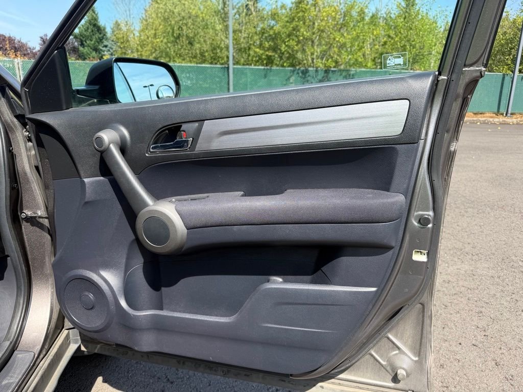 Used 2010 Urban Titanium Metallic Honda LX image 21
