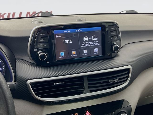 Used 2020 White Hyundai SE image 16