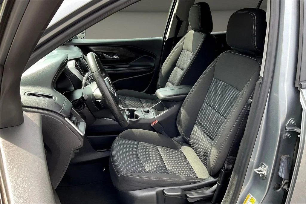Used 2024 Silver GMC SLE image 24
