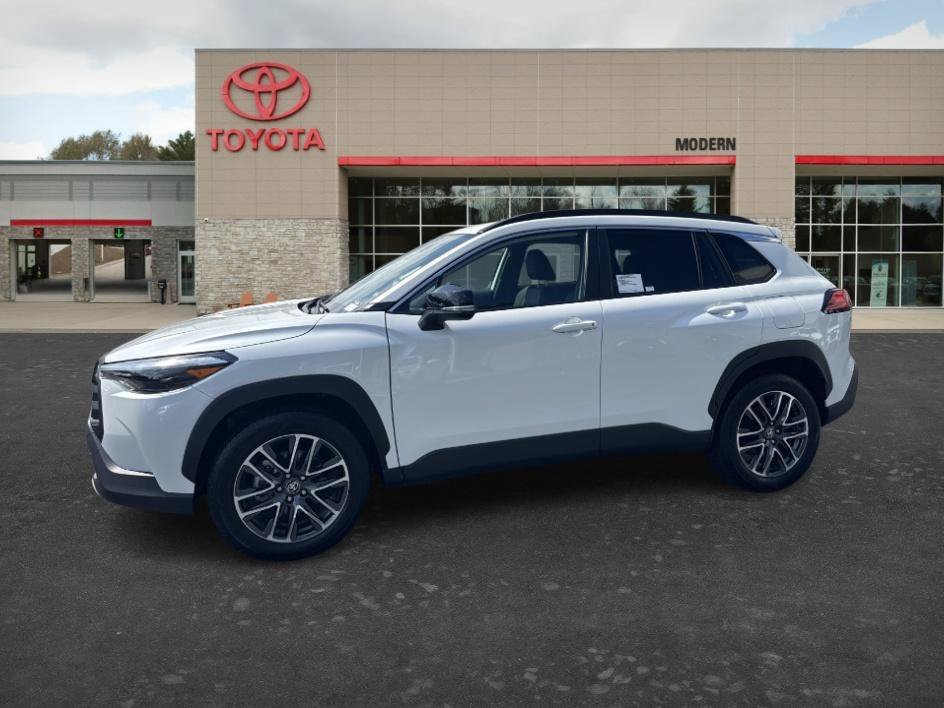 Used 2026 Wind Chill Pearl Toyota XLE image 3