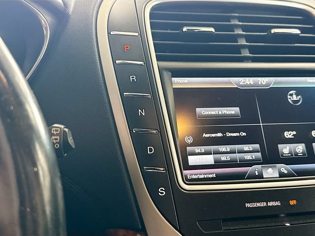 Used 2016 Tan Lincoln Select image 17