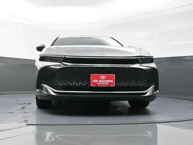 Used 2023  Toyota XLE image 30