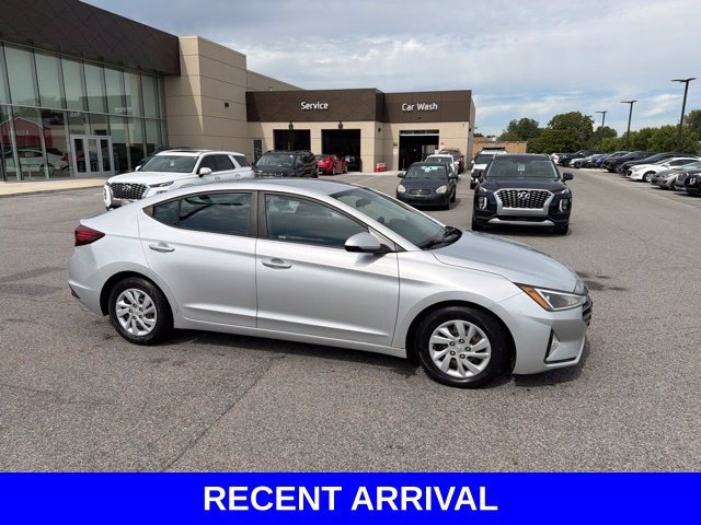 Used 2019 Silver Hyundai SE image 23