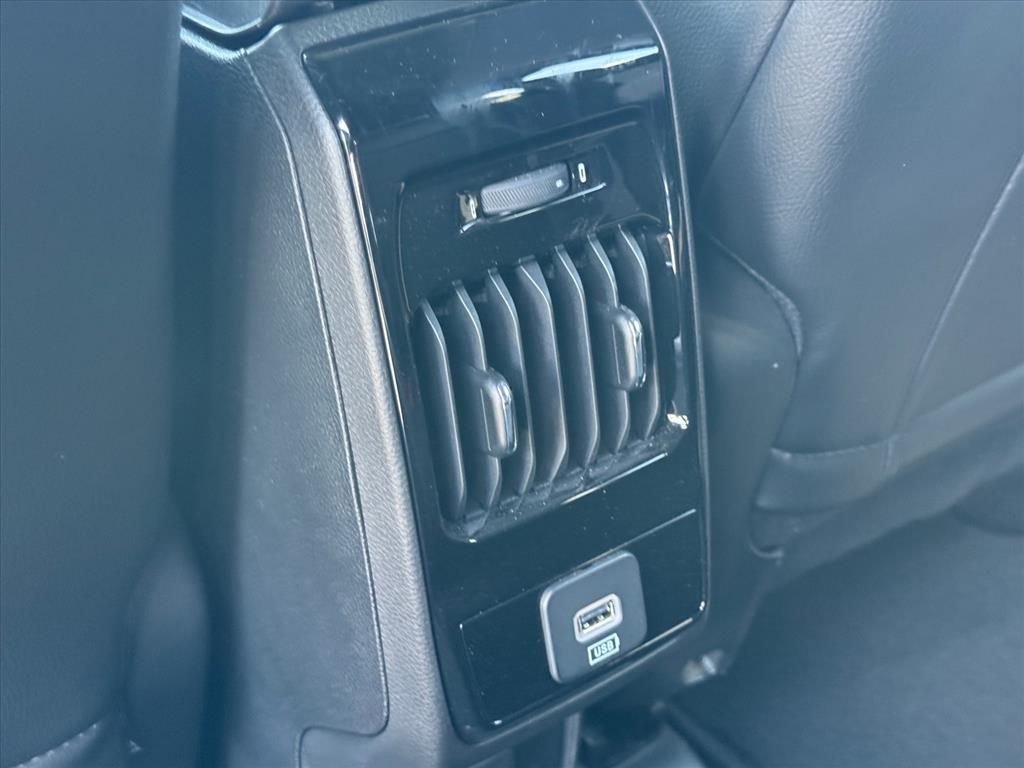 Used 2023 Gray Jeep Latitude Lux image 12