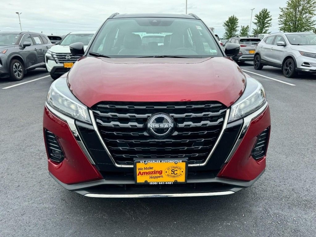 Used 2023 Red Nissan SR image 9