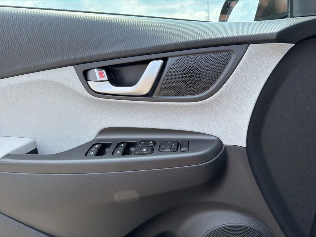 Used 2023 Black Hyundai SEL image 18