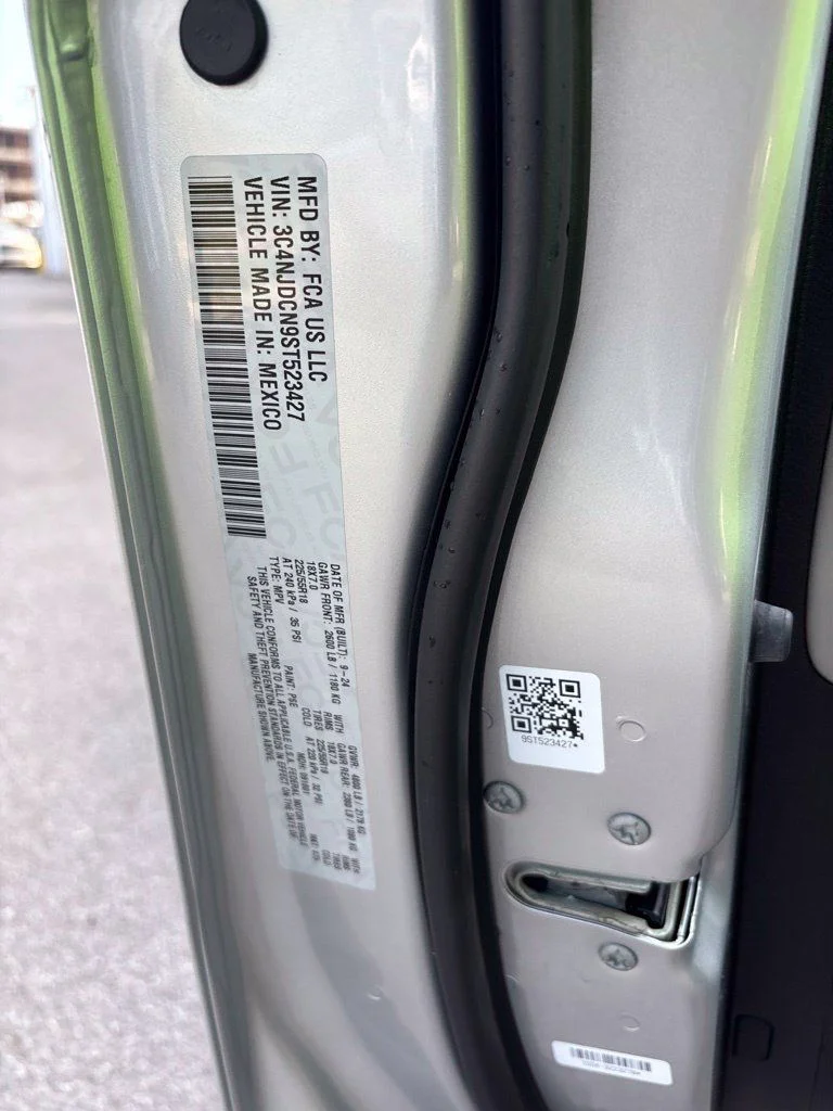 Used 2025 Silver Jeep Limited image 42