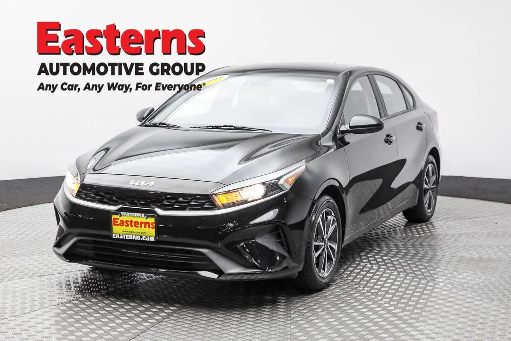 Used 2022 Black Kia LXS image 1