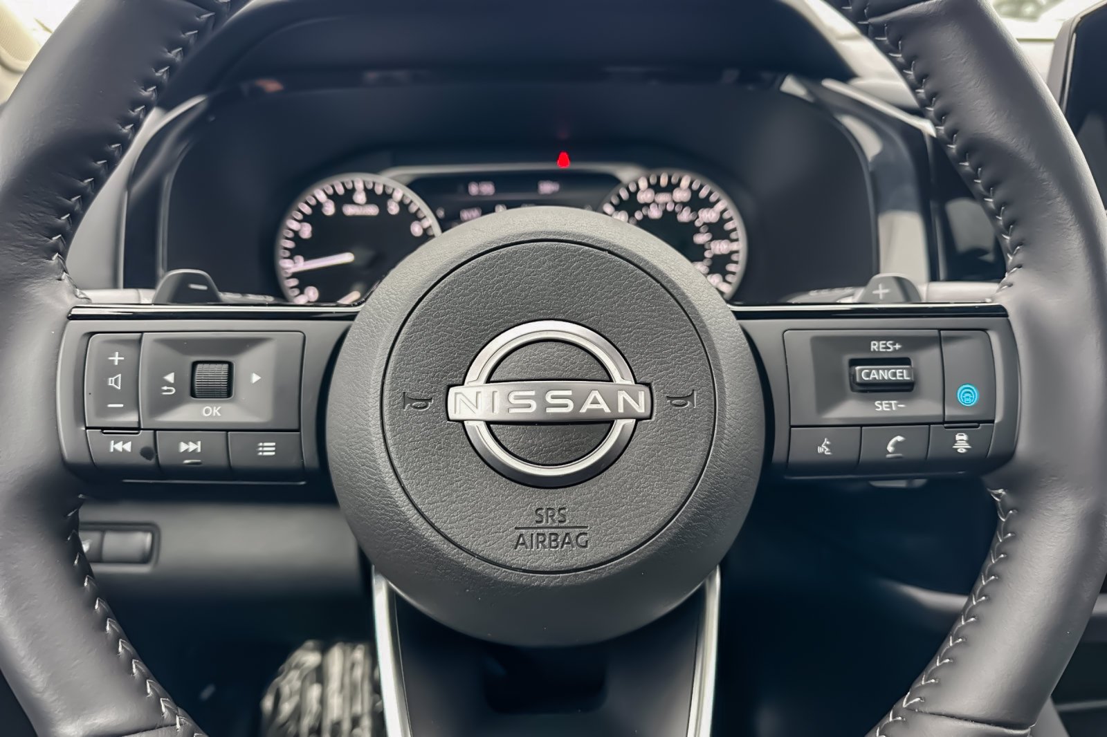 Used 2025 Silver Nissan SL image 21