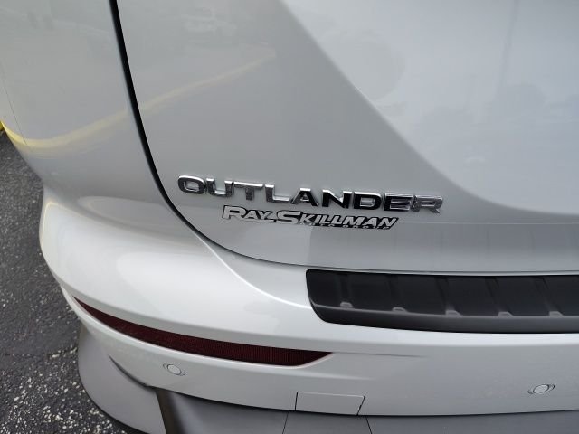New 2025 White Mitsubishi Trail Edition image 38