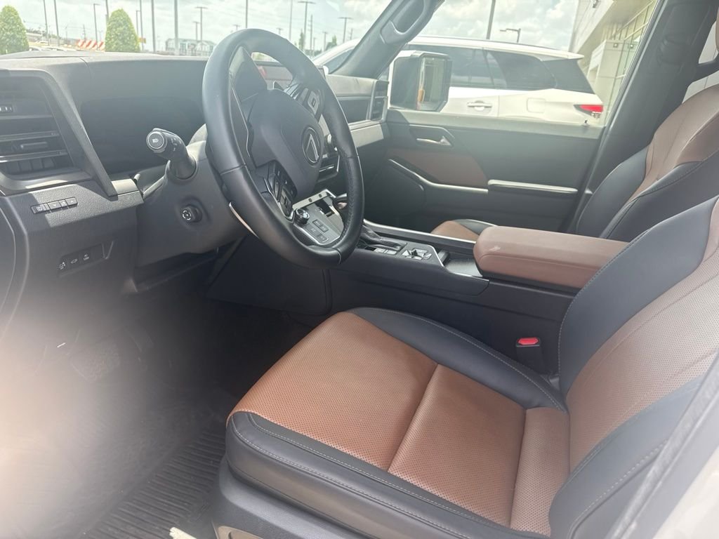 Used 2024 White Pearl Lexus 550 Premium image 3