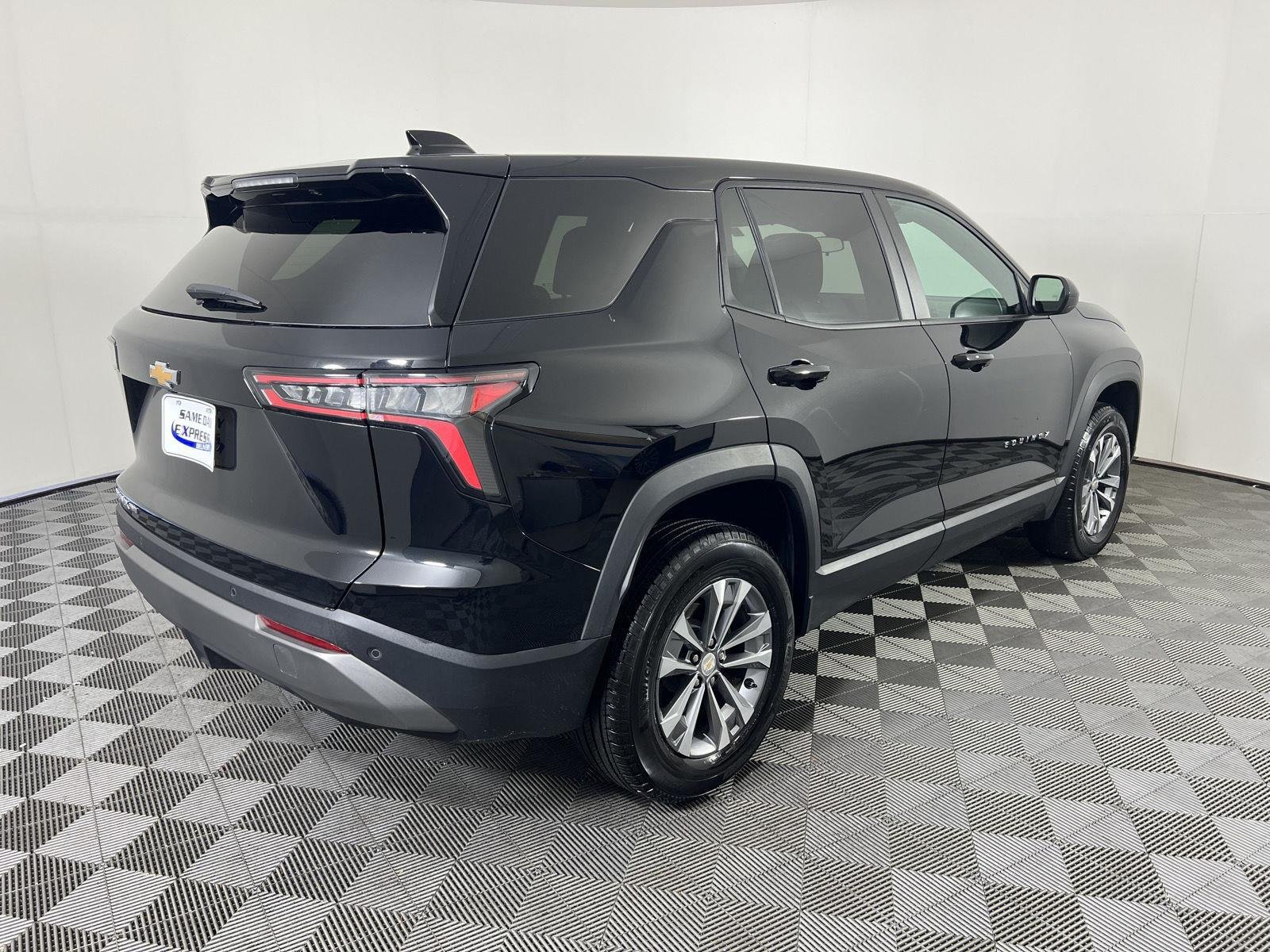 Used 2025 Mosaic Black Metallic Chevrolet AWD LT image 29