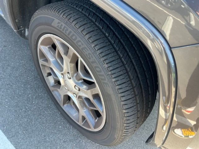 Used 2021 Crystal Metallic Jeep Overland image 19