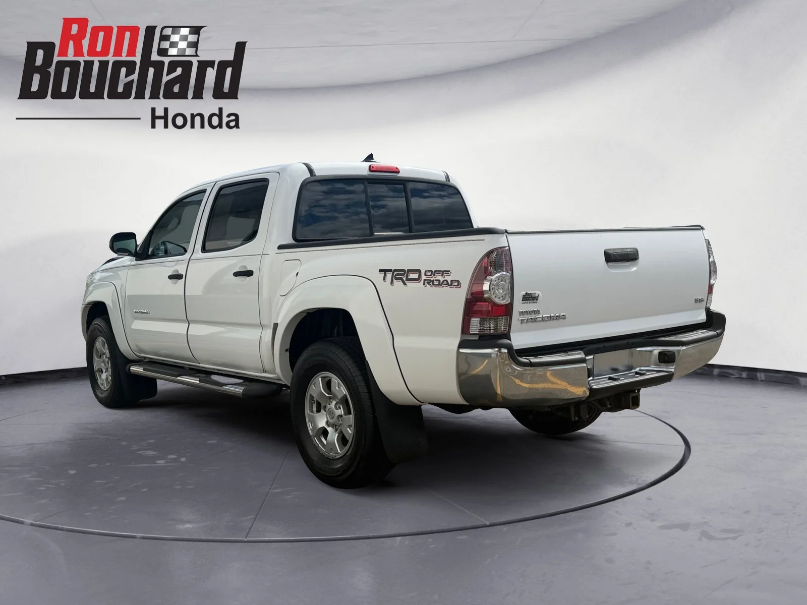 Used 2014 Super White Toyota Base image 4