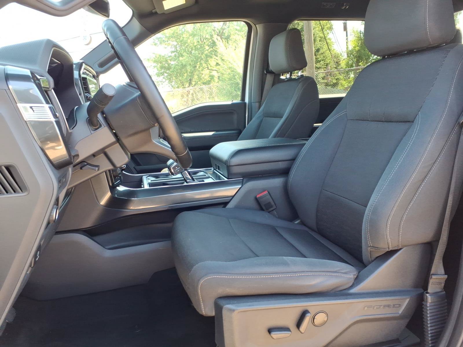 Used 2023 Oxford White Ford XLT image 3