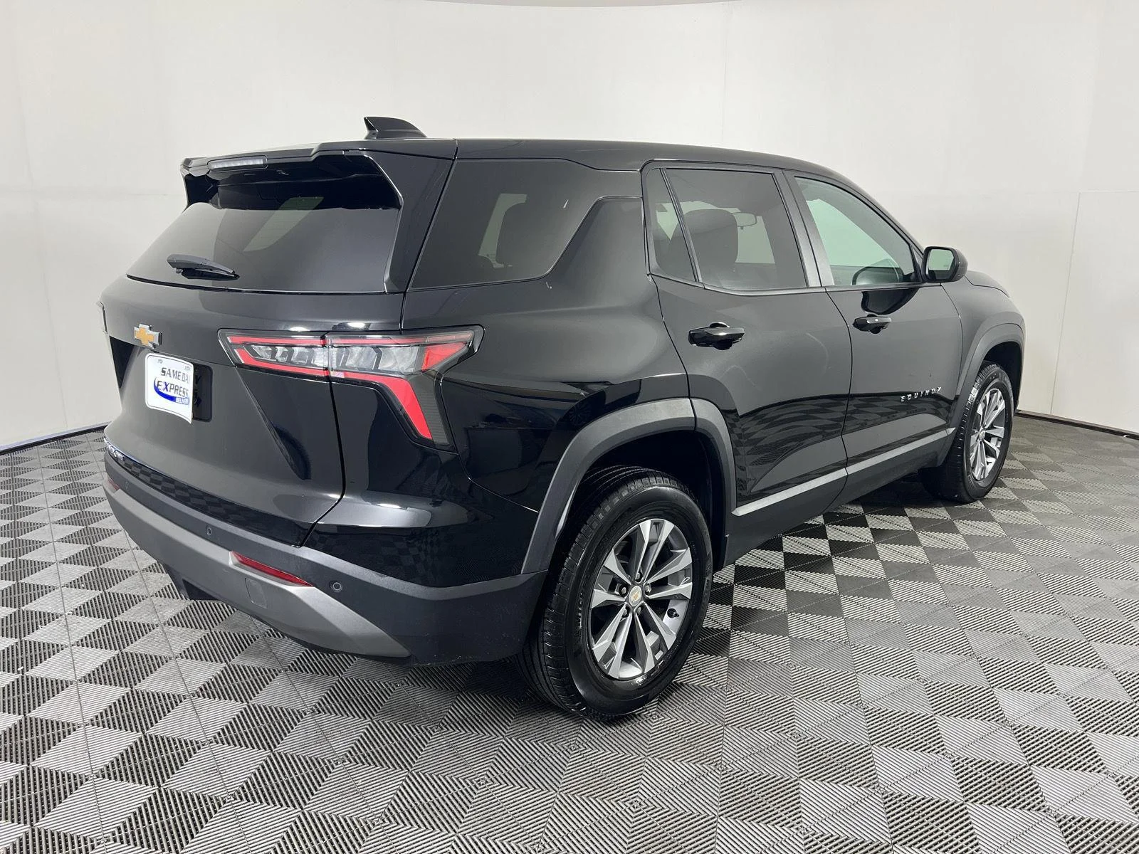 Used 2025 Mosaic Black Metallic Chevrolet AWD LT image 29