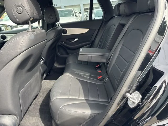Used 2021  Mercedes-Benz GLC 300 image 24