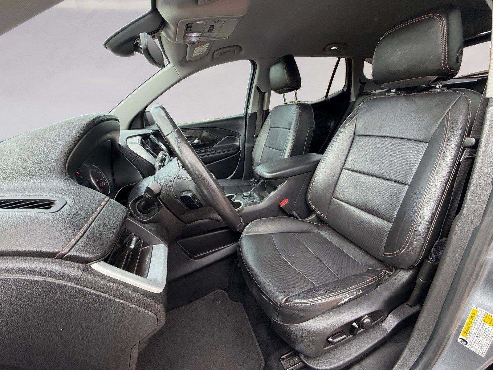 Used 2021 Graphite Gray Metallic GMC SLT image 9
