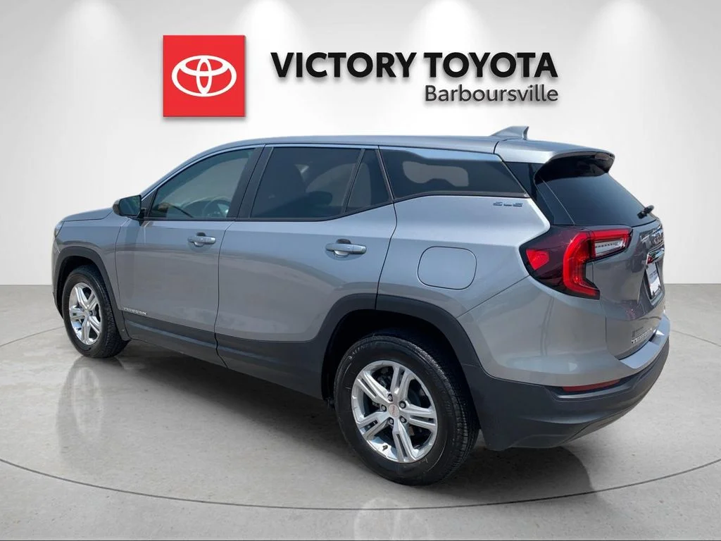 Used 2024 Silver GMC SLE image 3