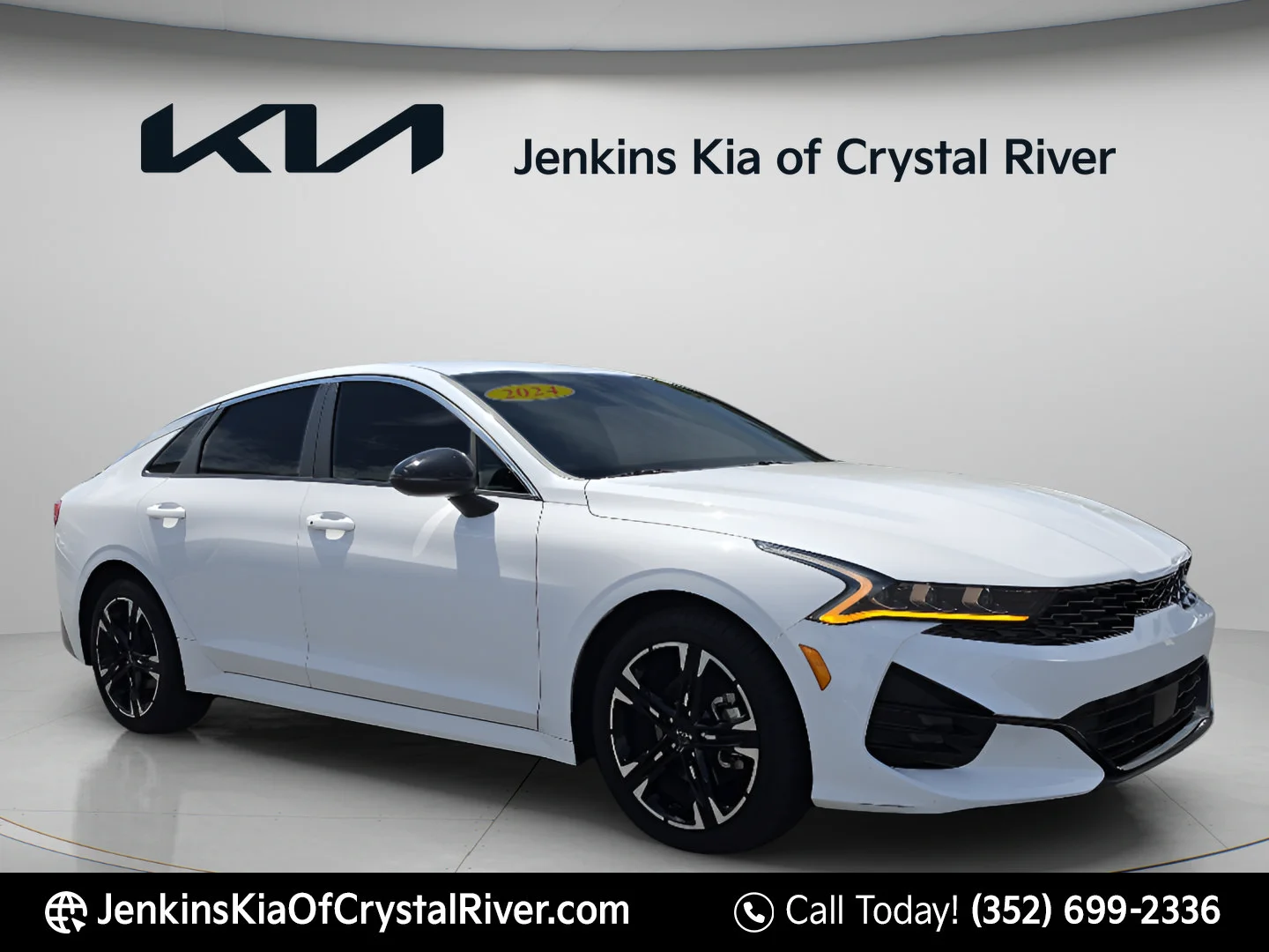 Used 2024 Glacial White Pearl Kia GT-Line image 2