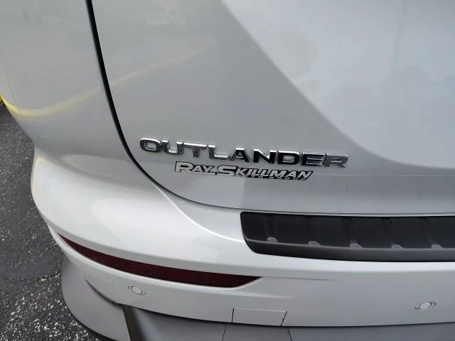 New 2025 White Mitsubishi Trail Edition image 38