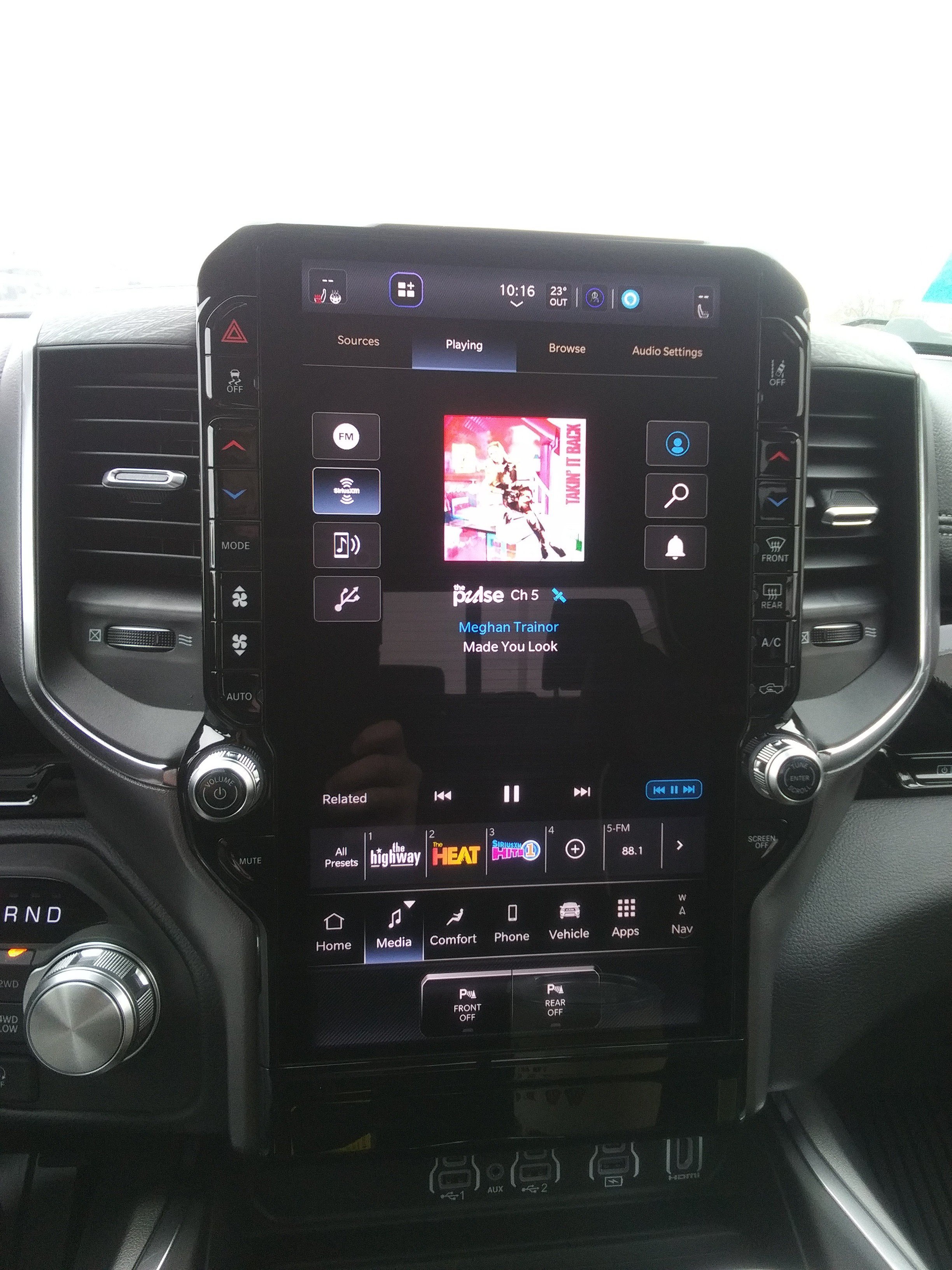 New 2026 Diamond Black Crystal Pearl-Coat Exterior Paint RAM Laramie image 26