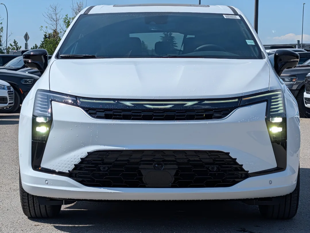 New 2027 White Chrysler Select - - AWD - 3.6L Pentastar V6 - Adaptive Cruise Control - Blind Spot Monitor & More! image 3