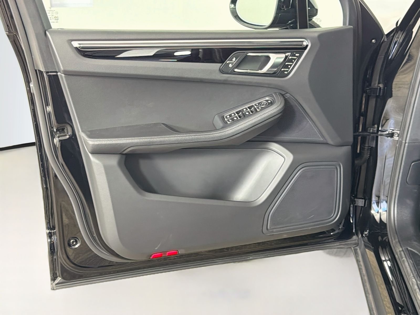 2025 Porsche Macan Base - Photo 21
