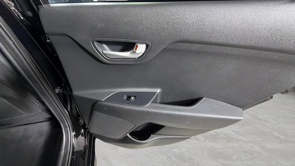 Used 2023 Black Kia S image 31