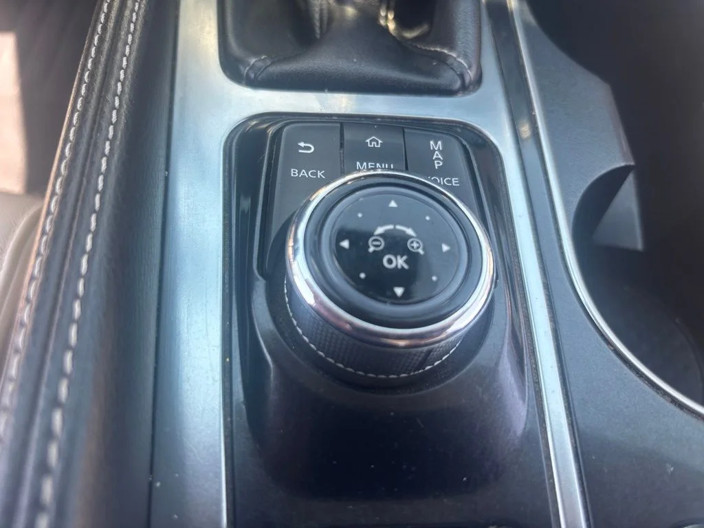 Used 2016 White Nissan Platinum image 16