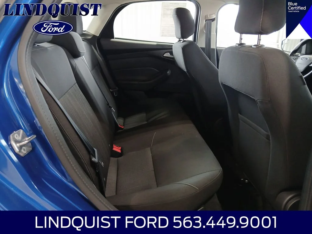 Used 2018 Blue Ford SE image 18