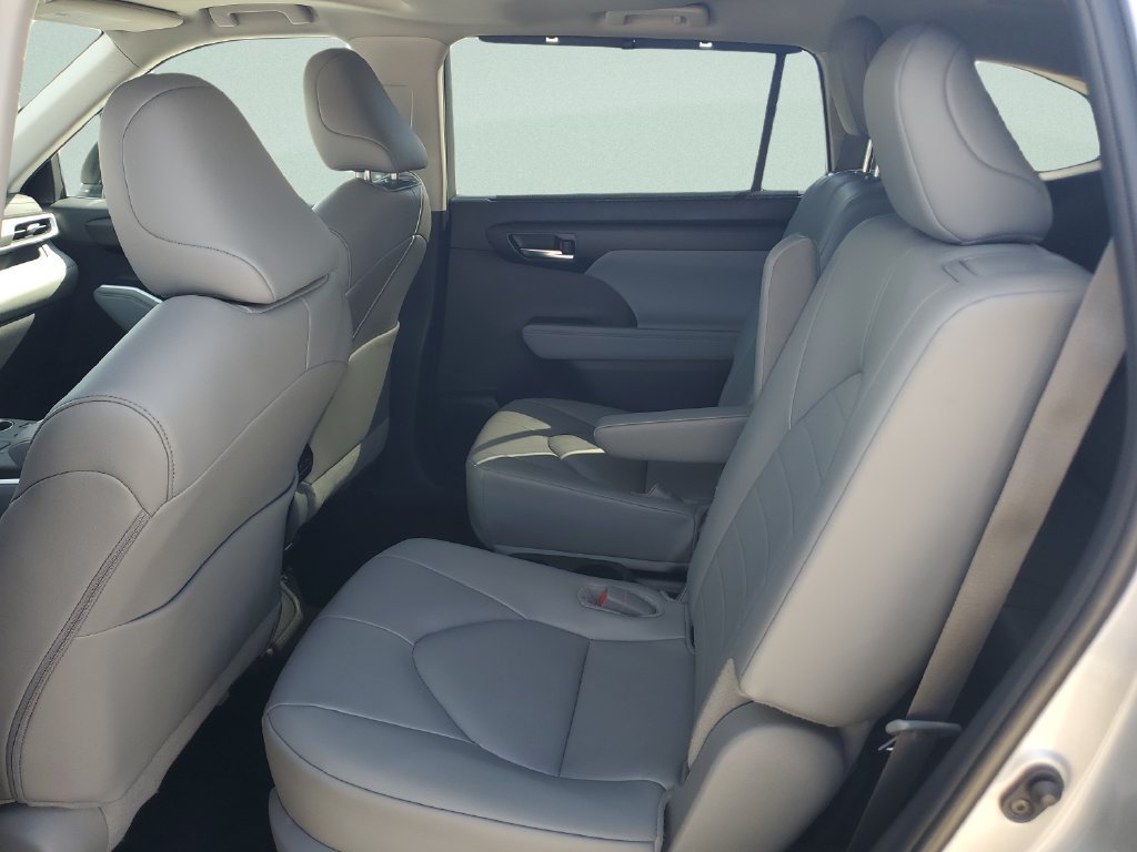 Used 2025 Silver Toyota XLE image 10