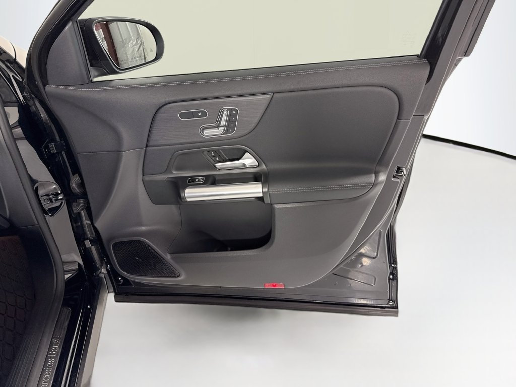 Used 2026  Mercedes-Benz GLA 250 image 25