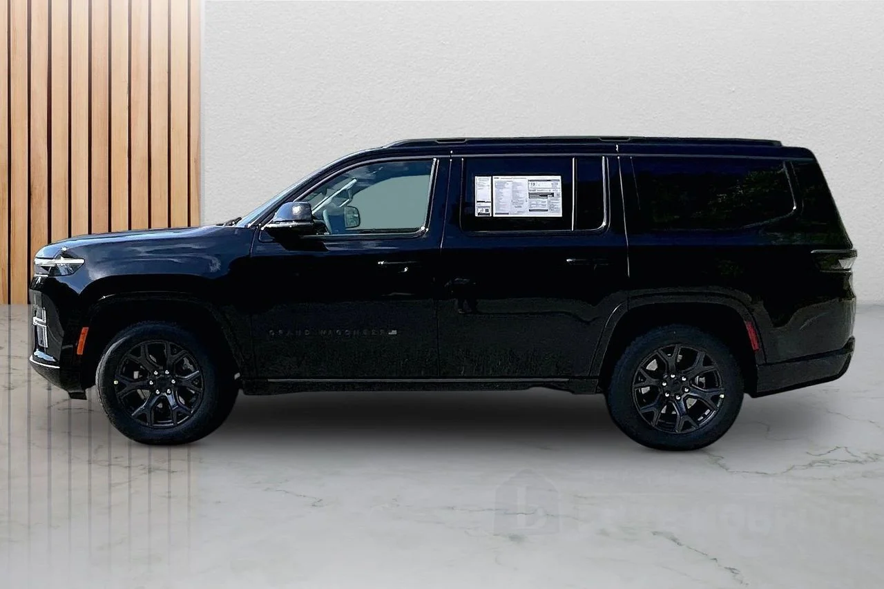 New 2026 High Gloss Black Exterior Paint Jeep Limited Altitude image 6