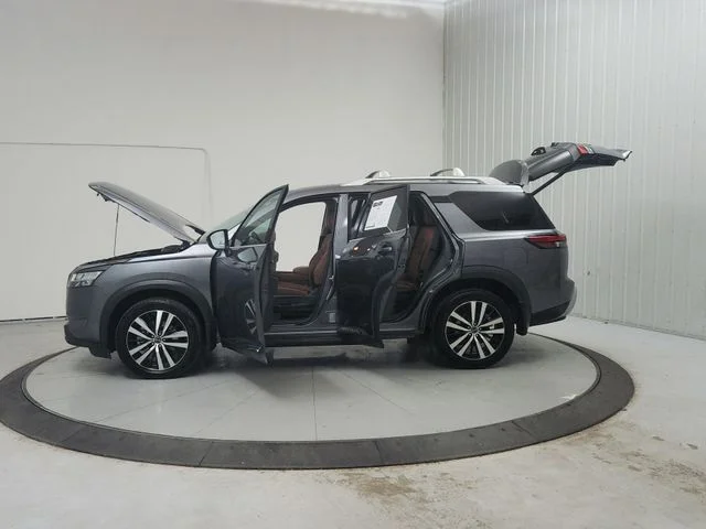 Used 2024 Gray Nissan Platinum image 13