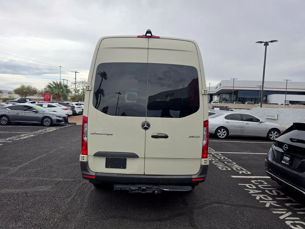 Used 2022  Mercedes-Benz  image 6