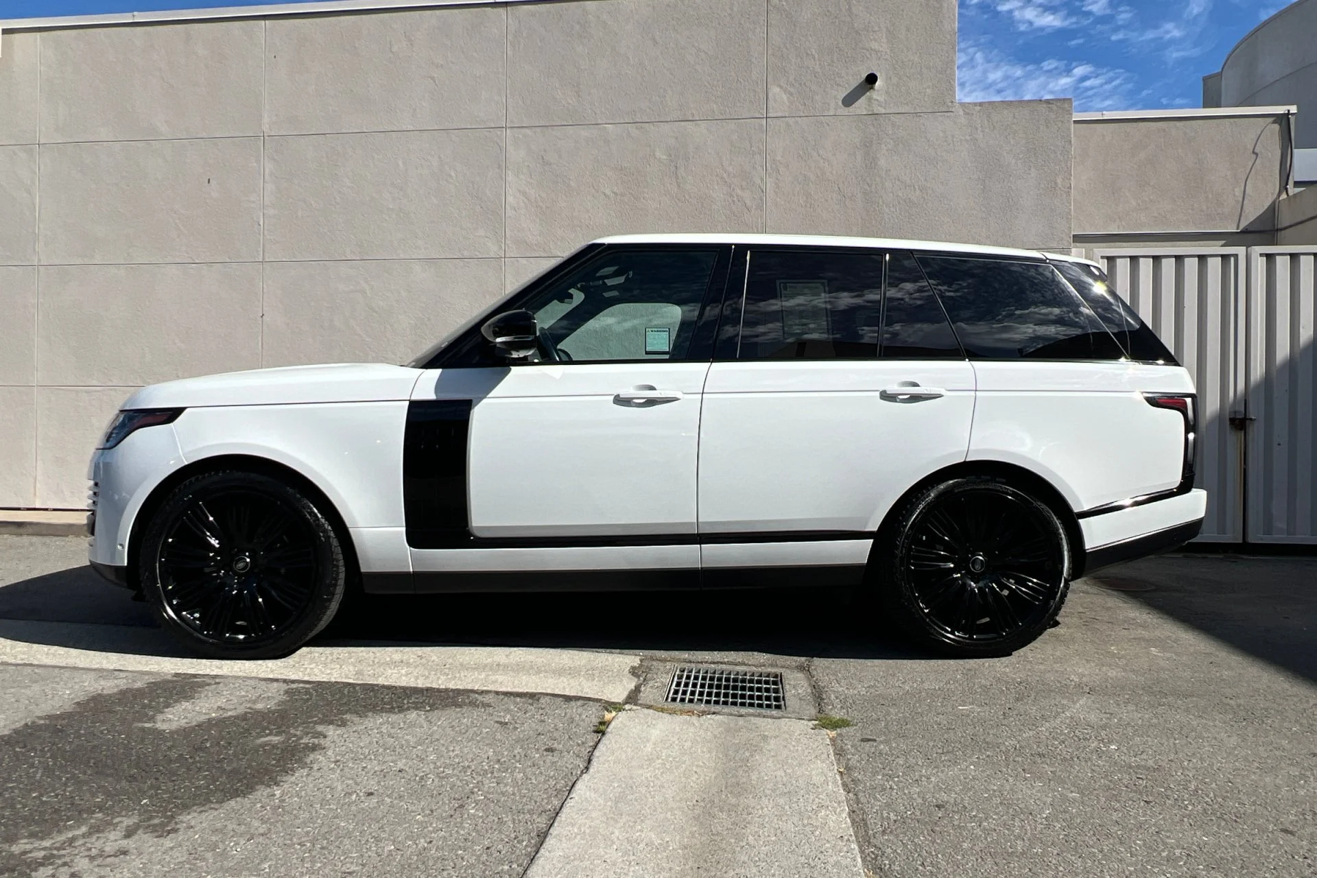 Used 2021 Fuji White Land Rover P525 Westminster image 5