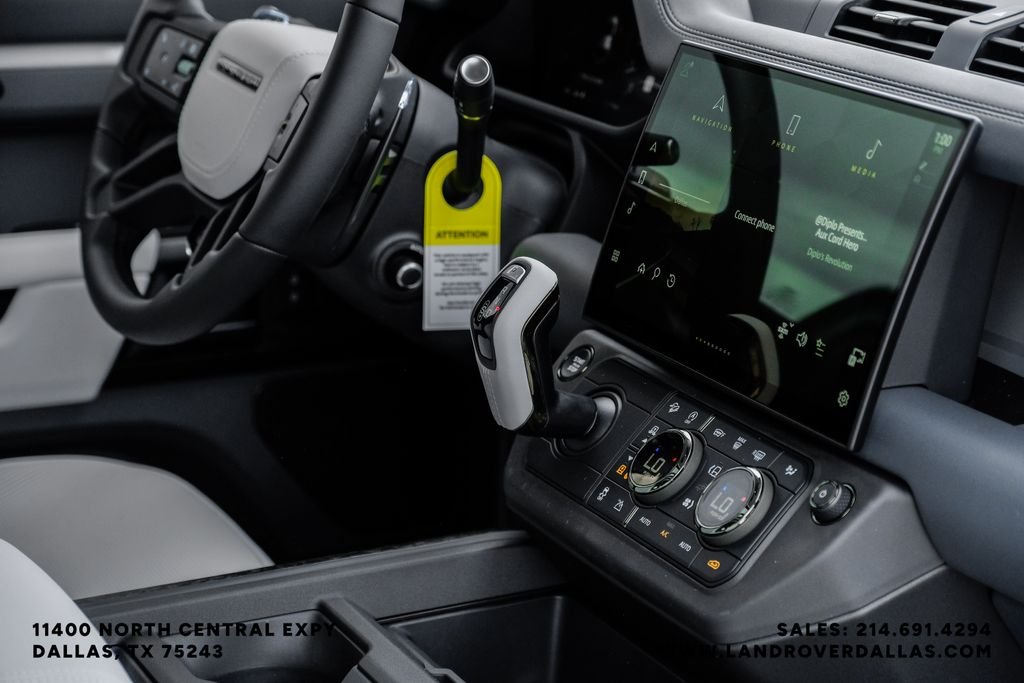 New 2026 Borasco Grey Metallic Land Rover OCTA image 25