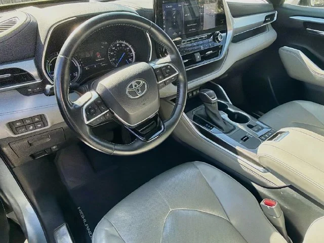 Used 2020  Toyota Platinum image 14