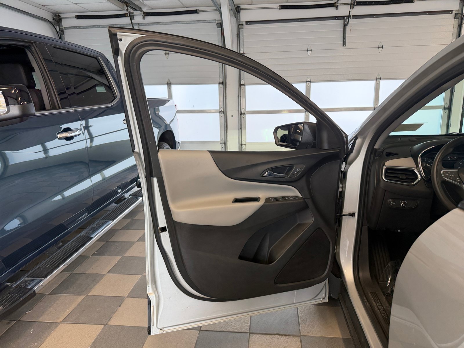 Used 2022 Silver Ice Metallic Chevrolet LS image 27