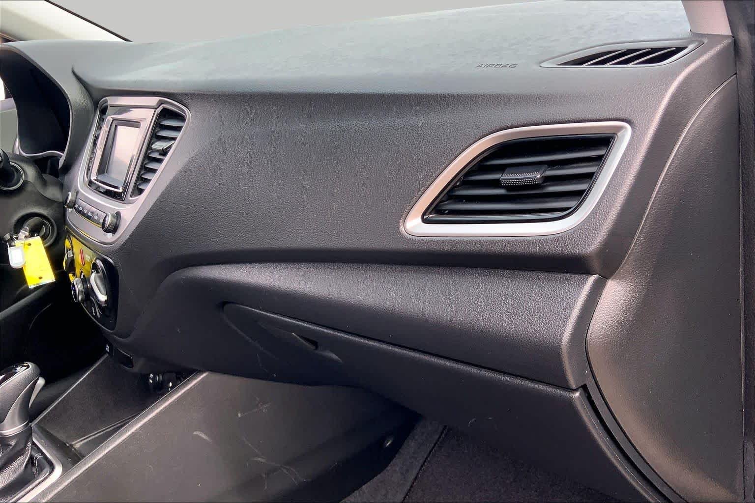 Used 2022 Admiral Blue Hyundai SE image 19