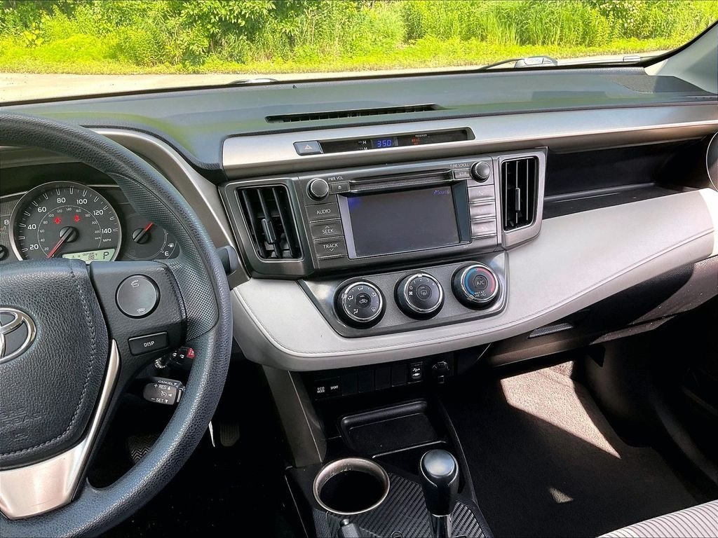 Used 2013 Black Toyota LE image 18