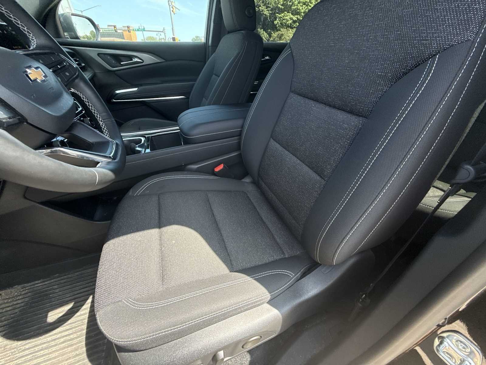 Used 2025 Mosaic Black Metallic Chevrolet LT image 34